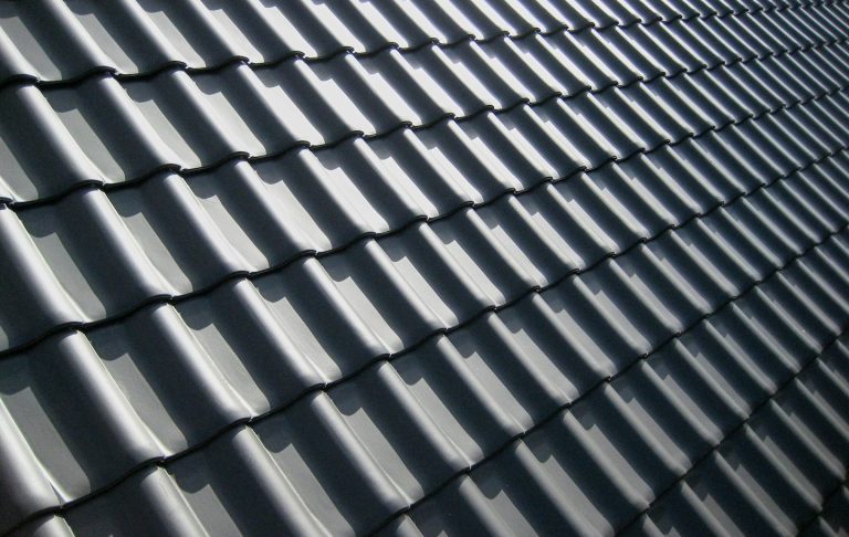 FAQs zur Bedeutung des eigenen Dachs und dem Zustand der Elektrik für Photovoltaik auf Einfamilienhäusern - Einstiegsbild